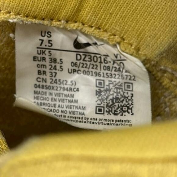 Womens Nike React Infinity Run Flyknit 3 Sneakers Size 7.5 Gold Tan - Picture 6 of 6